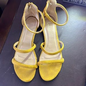 Lulu’s yellow sandals